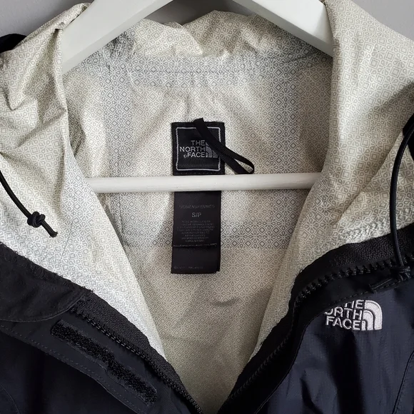 North Face Waterproof Shell Jacket - Picture 3 of 5